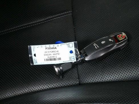 Certified 2019 Porsche Macan image 41