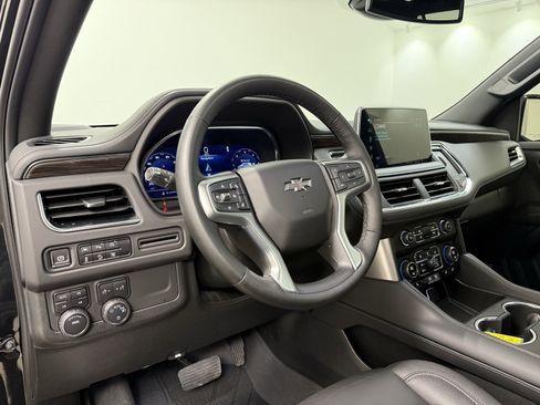Used 2024 Chevrolet Suburban Z71 w/ Luxury Package image 16
