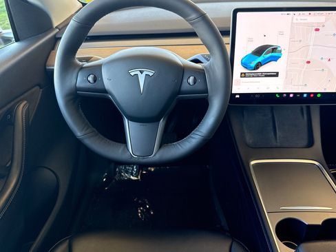 Used 2021 Tesla Model Y Long Range image 17