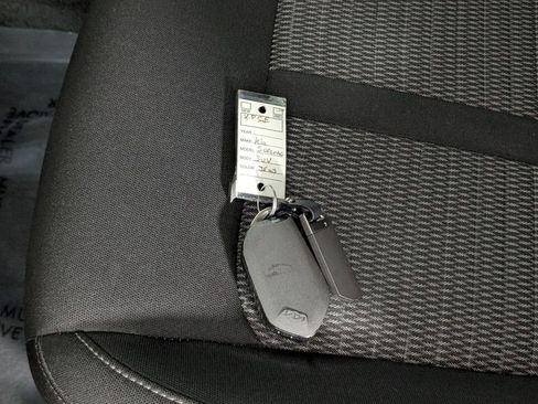 Used 2025 Kia Sorento LX image 29