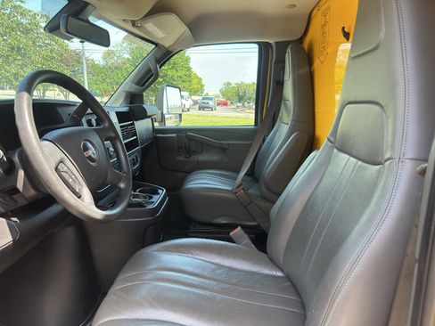 Used 2021 GMC Savana 3500 Extended w/ Power Convenience Package RWD image 14