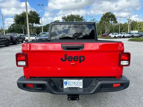 New 2025 Jeep Gladiator Sport image 5