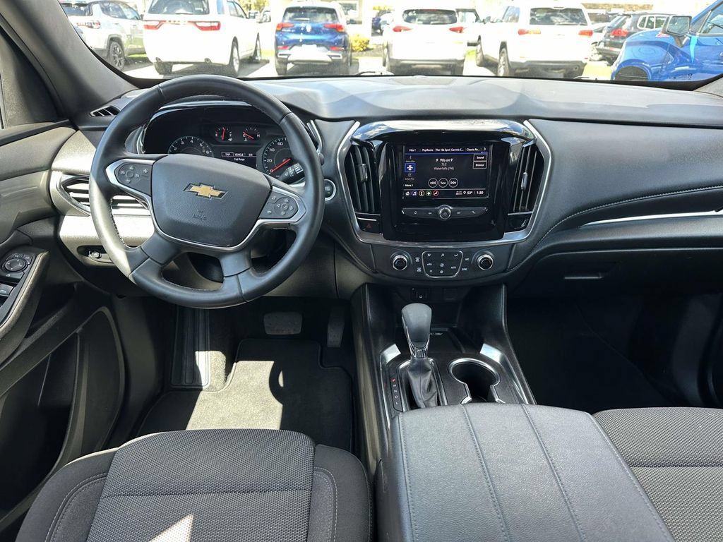 Used 2023 Chevrolet Traverse LT FWD image 10
