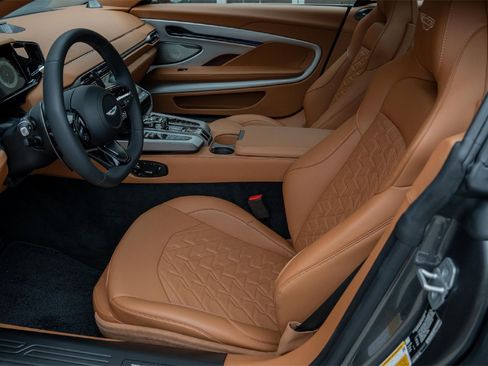 New 2025 Aston Martin Vanquish image 17