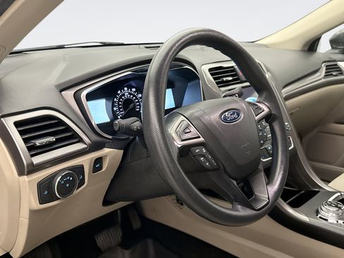 Used 2020 Ford Fusion SE FWD image 7