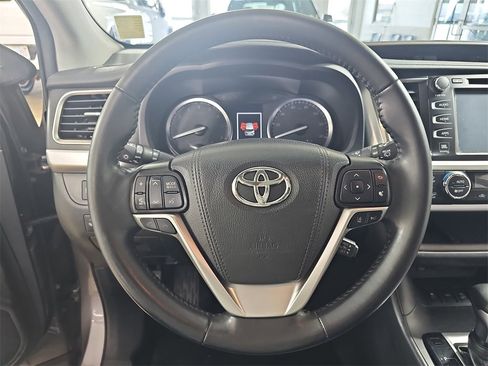 Used 2019 Toyota Highlander Limited image 26