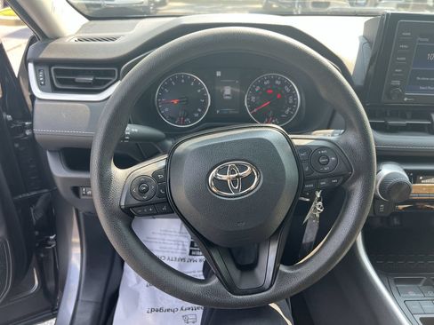 Used 2022 Toyota RAV4 LE FWD image 18
