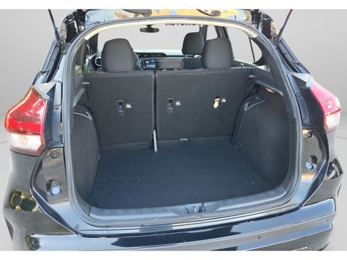 Used 2022 Nissan Kicks SR w/ Interior Electronics Package FWD image 13