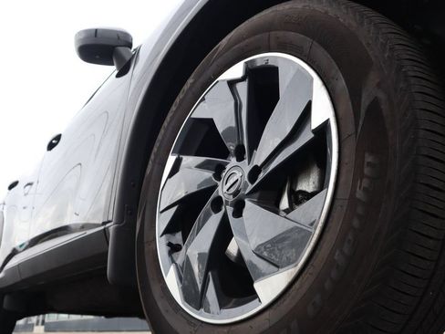 Certified 2025 Nissan Rogue SV AWD/4WD image 10