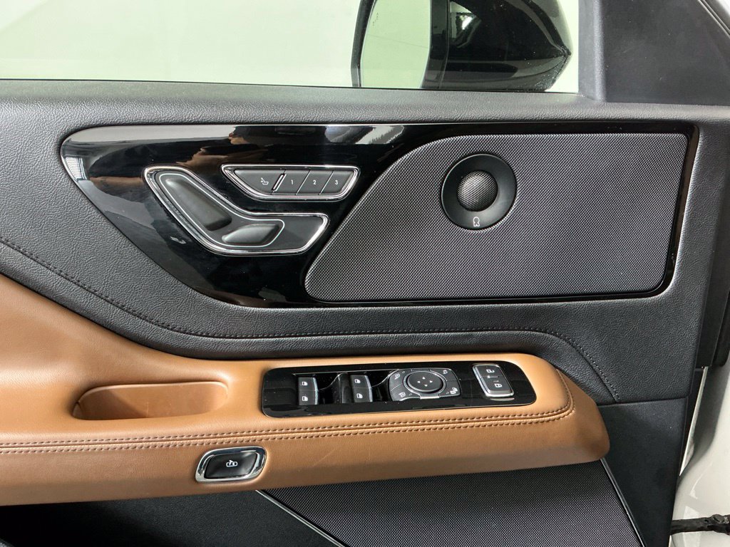 Used 2020 Lincoln Aviator Reserve w/ Equipment Group 201A RWD image 17
