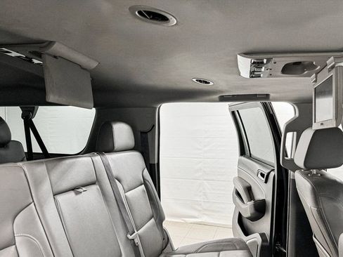 Used 2017 Chevrolet Suburban LT image 9