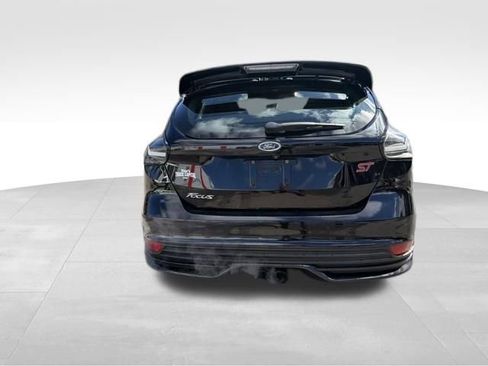 Used 2017 Ford Focus ST FWD image 4