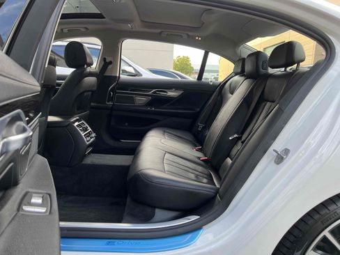 Used 2018 BMW 740e xDrive image 32