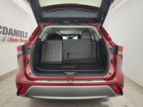 Used 2023 Toyota Highlander Platinum image 38