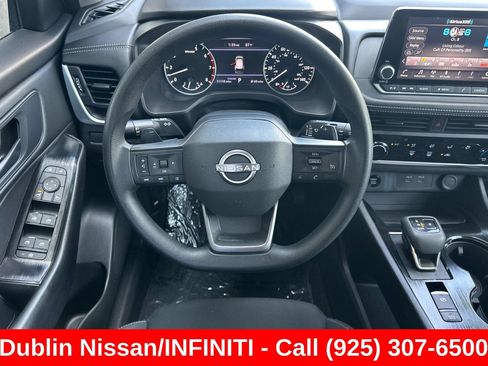 Used 2025 Nissan Rogue S FWD image 17