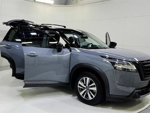 Certified 2023 Nissan Pathfinder SL w/ Black Appearance Package FWD image 29