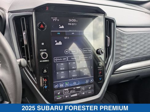 Used 2025 Subaru Forester Premium AWD/4WD image 23