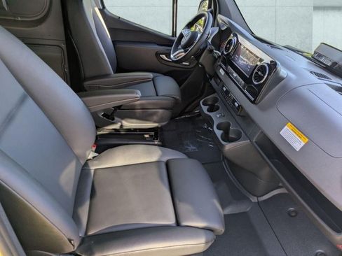 Used 2025 Mercedes-Benz Sprinter 2500 image 20