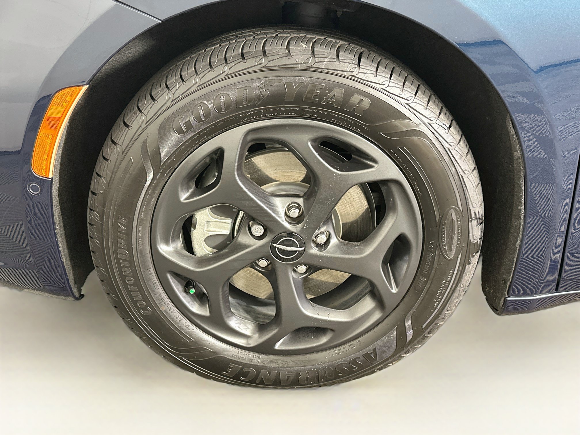 Used 2021 Chrysler Pacifica Touring-L w/ Uconnect Theater Family Group FWD image 11