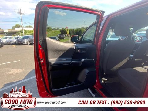 Used 2019 Toyota Tacoma TRD Sport w/ Technology Package AWD/4WD image 6