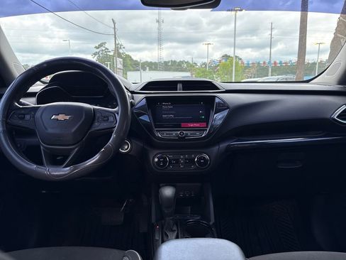 Used 2021 Chevrolet TrailBlazer LT w/ Convenience Package FWD image 4
