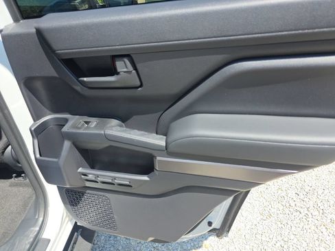 Certified 2025 Toyota 4Runner SR5 AWD/4WD image 17