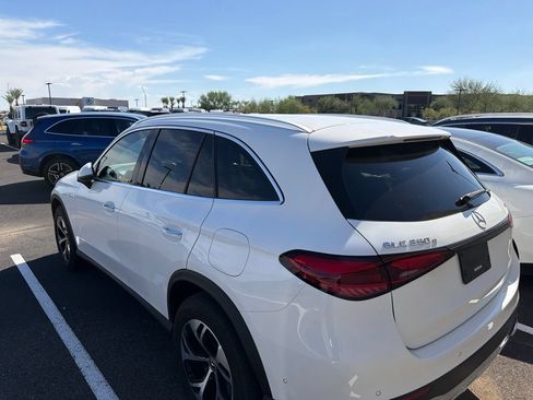 Used 2025 Mercedes-Benz GLC 350e 4MATIC image 3