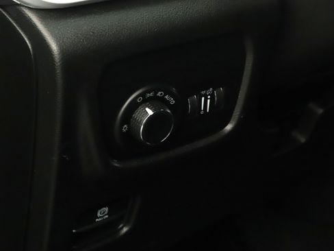 Used 2023 Jeep Grand Cherokee Altitude AWD/4WD image 9