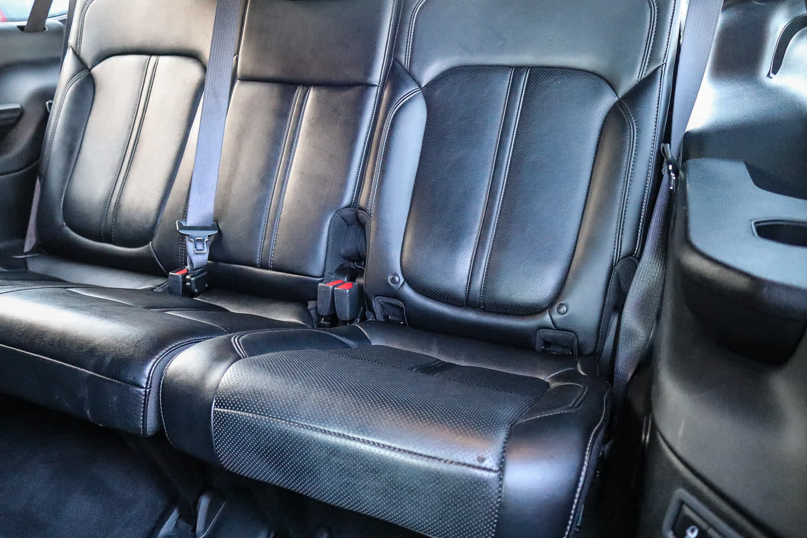 Used 2024 Jeep Wagoneer L Series II RWD image 18
