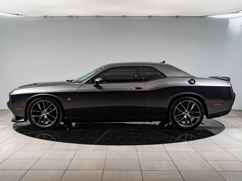 Used 2017 Dodge Challenger R/T Scat Pack w/ Leather Interior Group RWD image 5