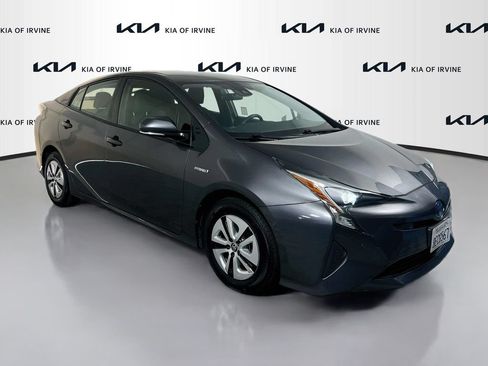 Used 2018 Toyota Prius Two w/ Prius Two Safety Plus Package FWD image 3