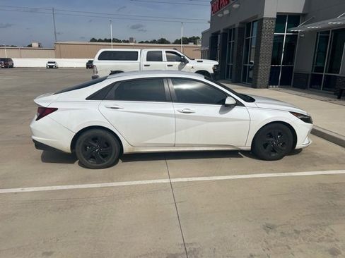 Used 2021 Hyundai Elantra SEL w/ Convenience Package image 6