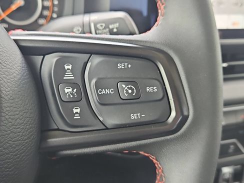 Used 2024 Jeep Gladiator Rubicon AWD/4WD image 28