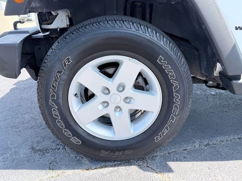 Used 2015 Jeep Wrangler Sport w/ Quick Order Package 24S AWD/4WD image 29