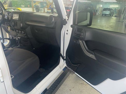 Used 2018 Jeep Wrangler Unlimited Sport S image 13