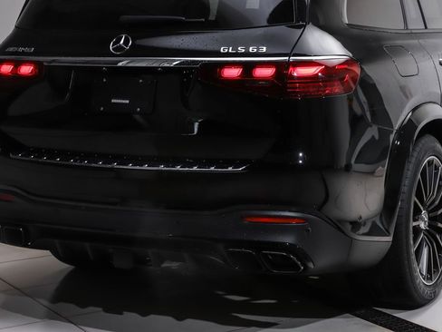 Certified 2025 Mercedes-Benz GLS 63 AMG 4MATIC image 4