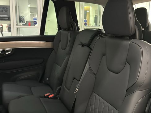 Used 2025 Volvo XC90 B6 Plus image 26