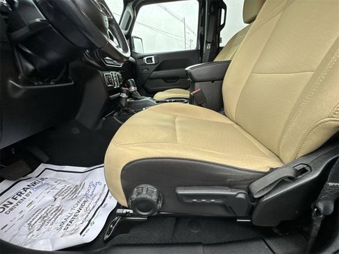 Used 2022 Jeep Wrangler Unlimited Sahara image 12