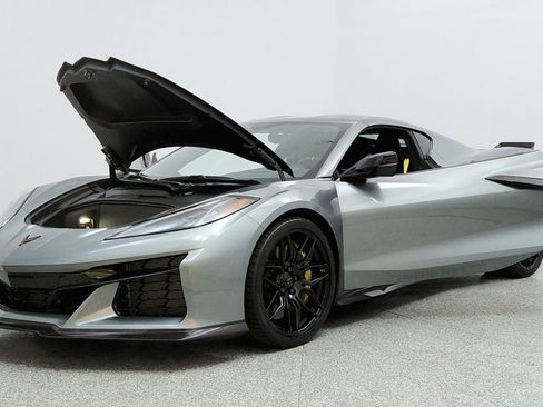 Used 2023 Chevrolet Corvette Z06 w/ Battery Protection Package image 9