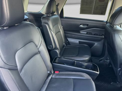 Used 2023 Nissan Pathfinder SL w/ SL Premium Package AWD/4WD image 17