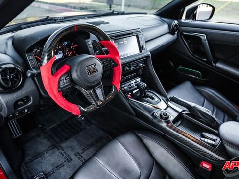 Used 2020 Nissan GT-R Premium w/ Premium Interior Package image 2