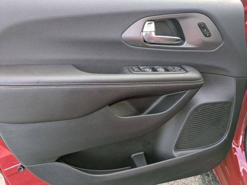 New 2026 Chrysler Pacifica Select AWD/4WD image 11