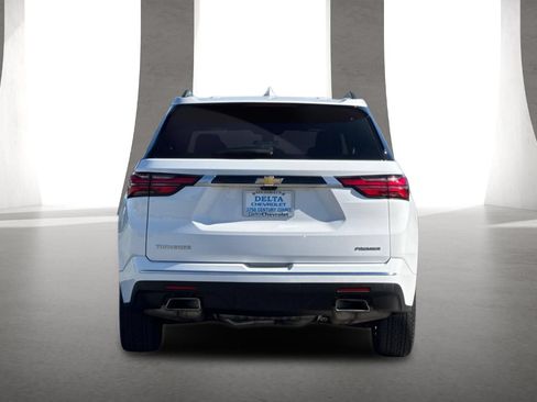 Used 2023 Chevrolet Traverse Premier FWD image 5