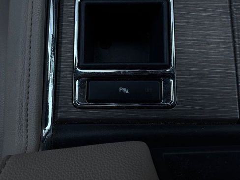 Used 2024 Ford Expedition Limited RWD image 32