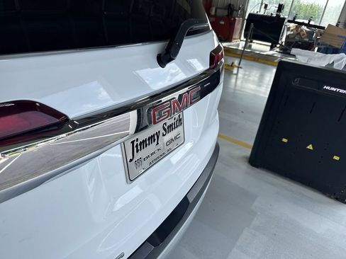 Certified 2022 GMC Acadia SLT FWD image 38