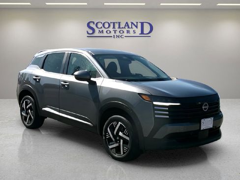 Used 2025 Nissan Kicks SV image 4