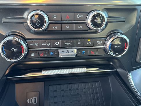 Used 2025 Ford F150 Lariat w/ Equipment Group 502A High image 30