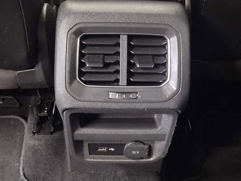 Used 2018 Volkswagen Tiguan SE FWD image 34