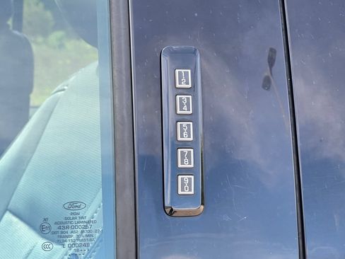Used 2018 Ford F150 Lariat w/ Equipment Group 502A Luxury AWD/4WD image 9