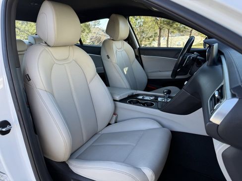 Used 2022 Genesis G70 2.0T image 36